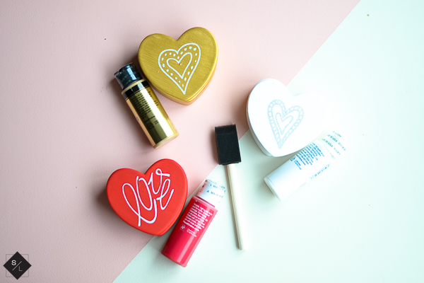 Create these DIY Valentine ceramic conversation hearts and personalize them for the perfect Valentine place setting using your electronic cutter.